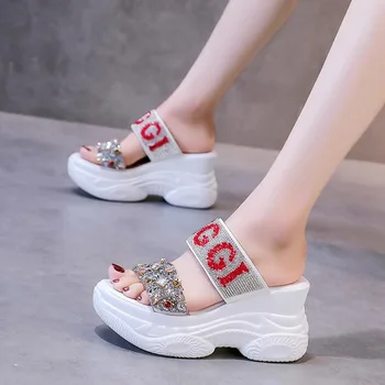 Нови чехли на висок ток 9 см Летни сандали на танкетке Дизайнерски Джапанки с кристали Дамски Джапанки За чифта Обувки на платформа Улични сандали