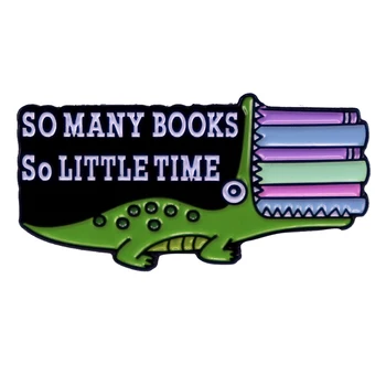 D1763 Cartoony Крокодил Толкова много книги, толкова малко време За любителите на книги, Эмалевая брошка, Модни игли за раницата, де подарък
