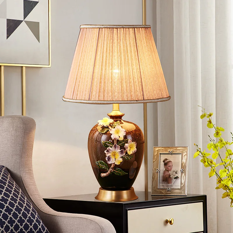 МЯСТО за СПАНЕ и Модерна Латунная Керамична настолна лампа с led подсветка Творчески Европейския Мед настолна лампа за дома, хол, спалня . ' - ' . 1