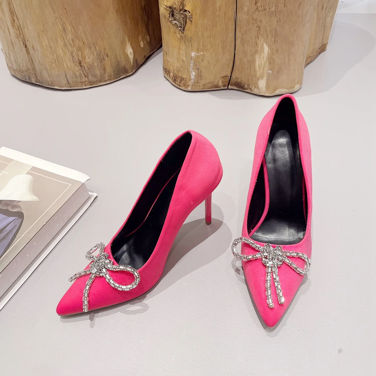 Нови Модни дамски тънки обувки Four Seasons на висок ток с остър пръсти и изкривени от страз, Сатен, с тесни пръсти, за банкет, женски тънки обувки . ' - ' . 0